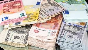 Евро на Московской бирже обновил максимум с декабря 2014 года