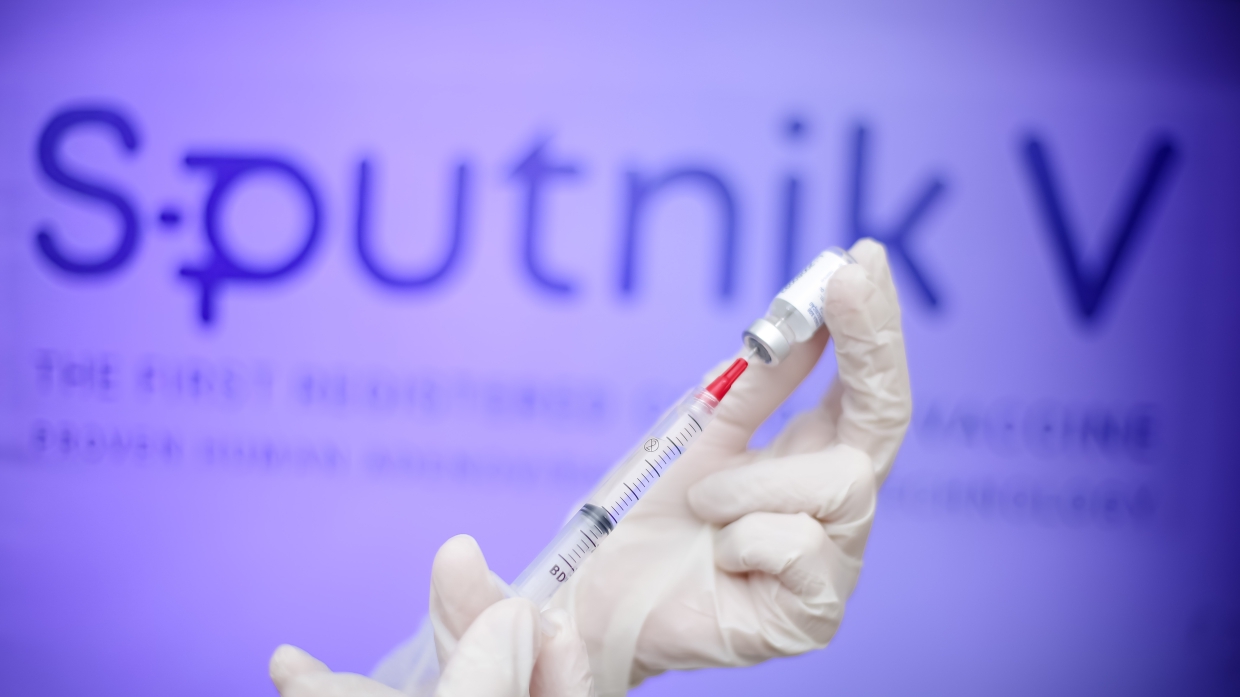 Президент Аргентины, привившийся в январе «Спутником», сдал положительный тест на коронавирус