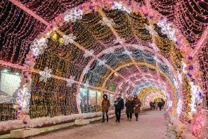 Москву начали украшать к Новому году 