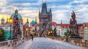 Прагу должны покинуть 63 российских дипломата - МИД Чехии 