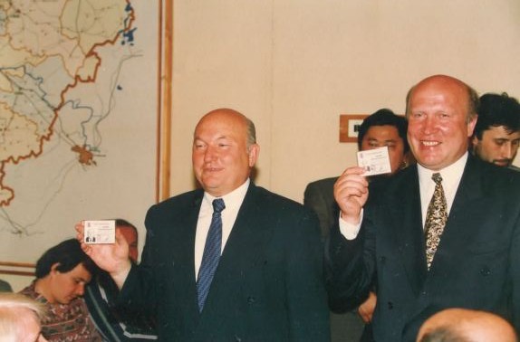 Лужков Шанцев Мосгоризбирком 1996.JPG